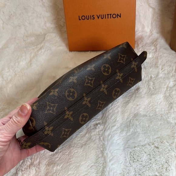 Louis Vuitton Trousse Demi Ronde - Picture 11 of 14